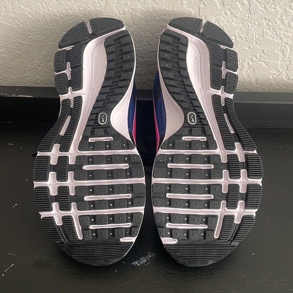 NWOB Nike Zoom Running Shoe in size 5 - Picture 3 of 4